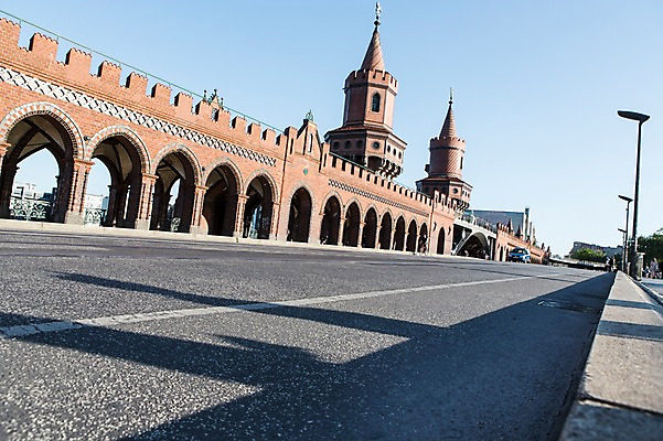 포토 JPG 주간 해외풍경 해외 유럽 도로 유럽풍경 하늘 독일 풍경 사람없음 야외 베를린 오버바움다리 가교 국내포토 자연요소 건축물 나라 길 교통시설 파일형식