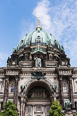 포토 JPG 주간 구름 해외풍경 해외 유럽 유럽풍경 하늘 독일 풍경 사람없음 야외 성당 베를린 베를린성당 국내포토 자연요소 나라 종교건축 파일형식