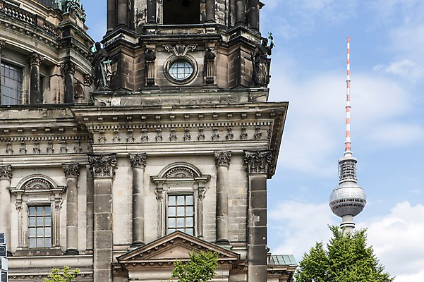 포토 JPG 주간 해외풍경 해외 유럽 유럽풍경 하늘 독일 풍경 사람없음 야외 성당 베를린 베를린성당 텔레비전타워 국내포토 자연요소 나라 종교건축 탑 파일형식