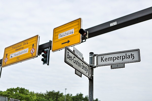 포토 JPG 주간 배경화면 독일 사람없음 야외 아웃포커스 표지판 베를린 국내포토 자연요소 유럽 알림판 촬영기법 파일형식