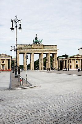 포토 JPG 주간 해외풍경 해외 유럽 가로등 유럽풍경 독일 풍경 사람없음 야외 보행로 베를린 브란덴부르크문 국내포토 자연요소 공공시설 나라 길 파일형식