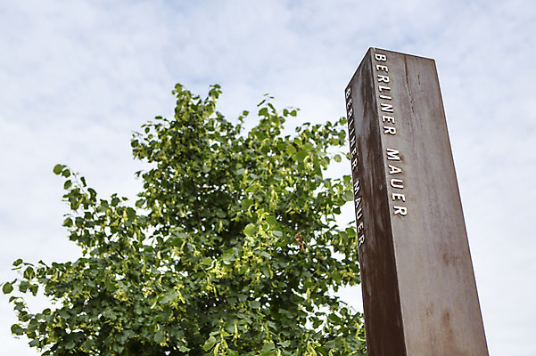 포토 JPG 주간 나무 식물 하늘 독일 사람없음 야외 기둥 베를린 베를린장벽 국내포토 자연요소 건축 유럽 파일형식