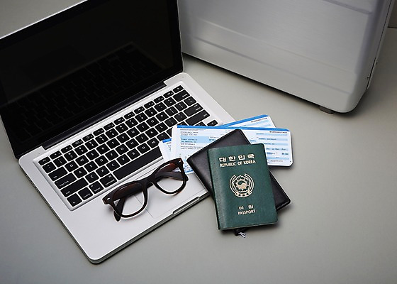 포토 JPG 스튜디오촬영 안경 여행 비즈니스 실내 사람없음 노트북 티켓 오브젝트 여권 국내포토 잡화 내부 전자제품 파일형식