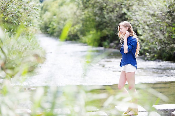 포토 JPG 주간 전신 서양인 외국인 백인 여자 여유 여행 한명 서기 웃음 사람 20대 성인 야외 옆모습 아웃포커스 여행객 산책 즐거움 청계천 돌다리 여자만 여자한명만 성인여자만 청년만 청년여자만 성인한명만 청년여자한명만 성인여자한명만 성인만 국내포토 자연요소 1 감정 뷰포인트 모션 휴식 서울 촬영기법 표정 인종 청년 강 다리_건축물 랜드마크 파일형식