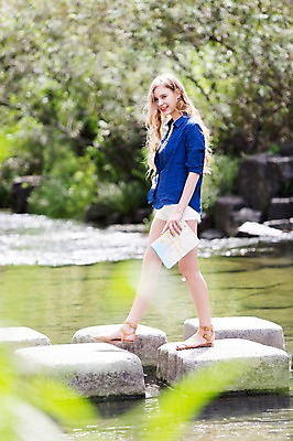 포토 JPG 주간 전신 서양인 외국인 백인 여자 여유 여행 지도 한명 서기 웃음 들기 사람 20대 성인 야외 옆모습 여행객 걷기 산책 즐거움 청계천 돌다리 여자만 여자한명만 성인여자만 청년만 청년여자만 성인한명만 청년여자한명만 성인여자한명만 성인만 국내포토 자연요소 1 감정 뷰포인트 모션 휴식 서울 표정 인종 청년 강 다리_건축물 랜드마크 파일형식