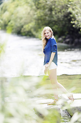 포토 JPG 주간 전신 서양인 외국인 백인 여자 여유 여행 한명 서기 웃음 사람 20대 성인 야외 옆모습 아웃포커스 여행객 걷기 산책 즐거움 청계천 돌다리 여자만 여자한명만 성인여자만 청년만 청년여자만 성인한명만 청년여자한명만 성인여자한명만 성인만 국내포토 자연요소 1 감정 뷰포인트 모션 휴식 서울 촬영기법 표정 인종 청년 강 다리_건축물 랜드마크 파일형식