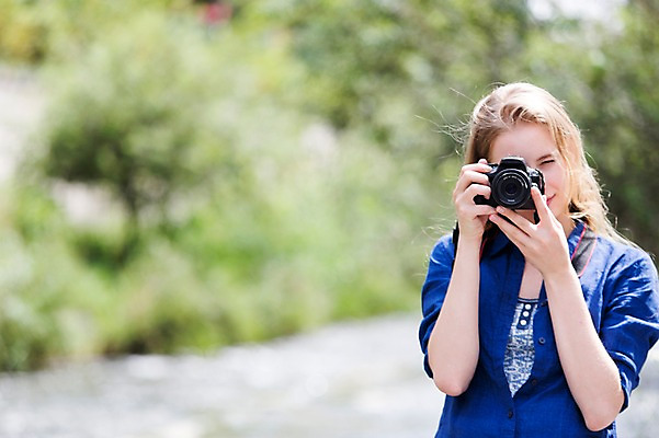 포토 JPG 주간 서양인 외국인 백인 여자 여유 여행 한명 들기 사람 상반신 20대 성인 야외 앞모습 아웃포커스 여행객 카메라 사진촬영 즐거움 청계천 여자만 여자한명만 성인여자만 청년만 청년여자만 성인한명만 청년여자한명만 성인여자한명만 성인만 국내포토 자연요소 1 감정 뷰포인트 모션 서울 촬영기법 인종 청년 전자제품 강 촬영 랜드마크 파일형식