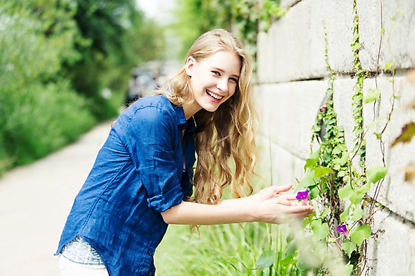 포토 JPG 주간 서양인 외국인 식물 백인 여자 꽃 여유 여행 한명 웃음 사람 상반신 20대 성인 야외 옆모습 아웃포커스 여행객 산책 즐거움 청계천 여자만 여자한명만 성인여자만 청년만 청년여자만 성인한명만 청년여자한명만 성인여자한명만 성인만 국내포토 자연요소 1 감정 뷰포인트 휴식 서울 촬영기법 표정 인종 청년 강 랜드마크 파일형식