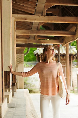 포토 JPG 주간 서양인 외국인 백인 여자 여유 여행 가방 한명 서기 웃음 사람 상반신 20대 성인 야외 앞모습 여행객 문 즐거움 창덕궁 창호문 에코백 여자만 여자한명만 성인여자만 청년만 청년여자만 성인한명만 청년여자한명만 성인여자한명만 성인만 국내포토 자연요소 1 잡화 감정 뷰포인트 모션 한국 표정 인종 청년 궁전 에코 파일형식