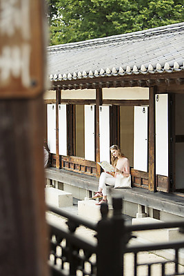 포토 JPG 주간 서양인 외국인 백인 한국문화 건축물 여자 전통문화 여유 여행 고건축 한명 사람 앉기 20대 성인 야외 여행객 즐거움 창덕궁 여자만 여자한명만 성인여자만 청년만 청년여자만 성인한명만 청년여자한명만 성인여자한명만 성인만 국내포토 자연요소 1 동양문화 전통 건축 감정 문화 모션 한국 인종 청년 궁전 파일형식