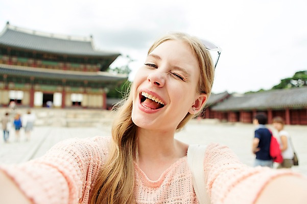 포토 JPG 주간 서양인 외국인 백인 여자 여유 여행 표정 윙크 한명 웃음 사람 상반신 20대 성인 야외 앞모습 아웃포커스 선글라스 여행객 즐거움 창덕궁 여자만 여자한명만 성인여자만 청년만 청년여자만 성인한명만 청년여자한명만 성인여자한명만 성인만 국내포토 자연요소 1 감정 안경 뷰포인트 한국 촬영기법 인종 청년 궁전 파일형식