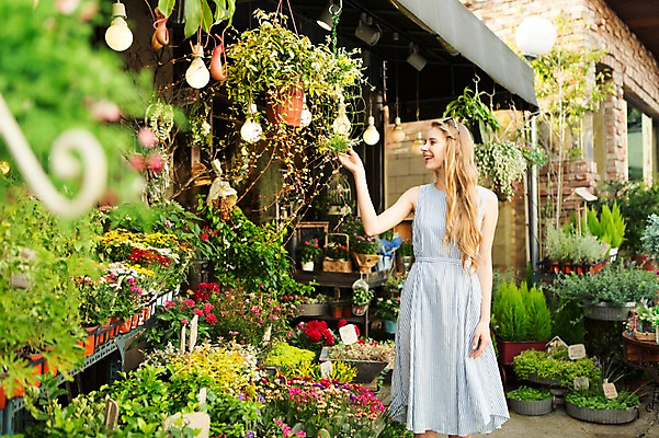 포토 JPG 주간 서양인 외국인 식물 백인 원피스 여자 꽃 여유 여행 서울 한국 한명 서기 웃음 사람 상반신 20대 성인 야외 앞모습 선글라스 여행객 꽃집 즐거움 국내여행 여자만 여자한명만 성인여자만 청년만 청년여자만 성인한명만 청년여자한명만 성인여자한명만 성인만 국내포토 자연요소 1 옷 감정 아시아 안경 뷰포인트 모션 표정 인종 청년 상점 파일형식