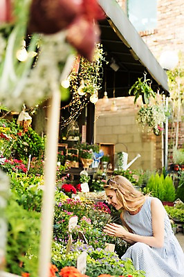 포토 JPG 주간 서양인 외국인 식물 백인 원피스 여자 꽃 여유 여행 서울 한국 한명 웃음 사람 앉기 상반신 20대 성인 야외 선글라스 여행객 꽃집 즐거움 국내여행 여자만 여자한명만 성인여자만 청년만 청년여자만 성인한명만 청년여자한명만 성인여자한명만 성인만 국내포토 자연요소 1 옷 감정 아시아 안경 모션 표정 인종 청년 상점 파일형식