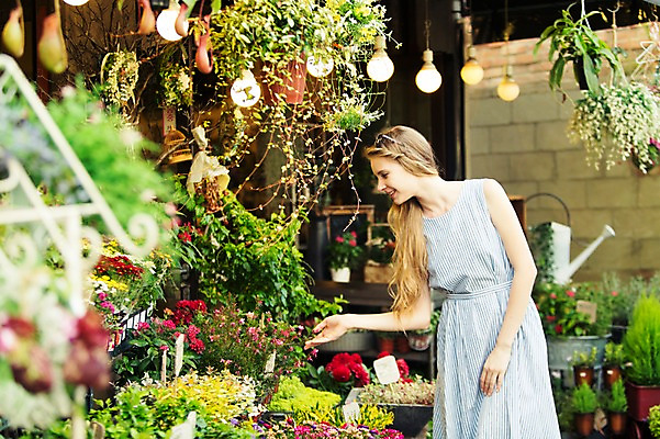 포토 JPG 주간 서양인 외국인 식물 백인 원피스 여자 꽃 여유 여행 서울 한국 한명 서기 웃음 사람 상반신 20대 성인 야외 선글라스 여행객 꽃집 즐거움 국내여행 여자만 여자한명만 성인여자만 청년만 청년여자만 성인한명만 청년여자한명만 성인여자한명만 성인만 국내포토 자연요소 1 옷 감정 아시아 안경 모션 표정 인종 청년 상점 파일형식