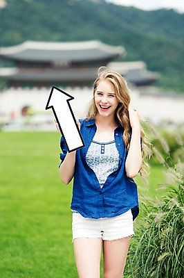 포토 JPG 주간 서양인 외국인 백인 여자 화살표 여유 여행 한명 서기 웃음 들기 사람 상반신 20대 성인 야외 앞모습 아웃포커스 여행객 방향 즐거움 상승 광화문 여자만 여자한명만 성인여자만 청년만 청년여자만 성인한명만 청년여자한명만 성인여자한명만 성인만 국내포토 자연요소 1 감정 뷰포인트 컨셉 모션 한국 촬영기법 표정 인종 청년 랜드마크 파일형식