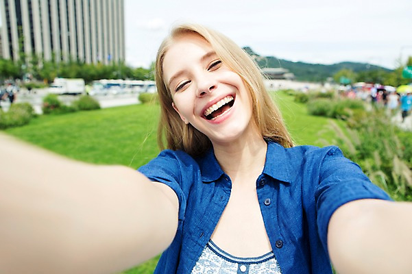 포토 JPG 주간 서양인 외국인 백인 여자 여유 여행 표정 한명 웃음 사람 상반신 20대 성인 야외 앞모습 아웃포커스 여행객 즐거움 광화문 여자만 여자한명만 성인여자만 청년만 청년여자만 성인한명만 청년여자한명만 성인여자한명만 성인만 국내포토 자연요소 1 감정 뷰포인트 한국 촬영기법 인종 청년 랜드마크 파일형식