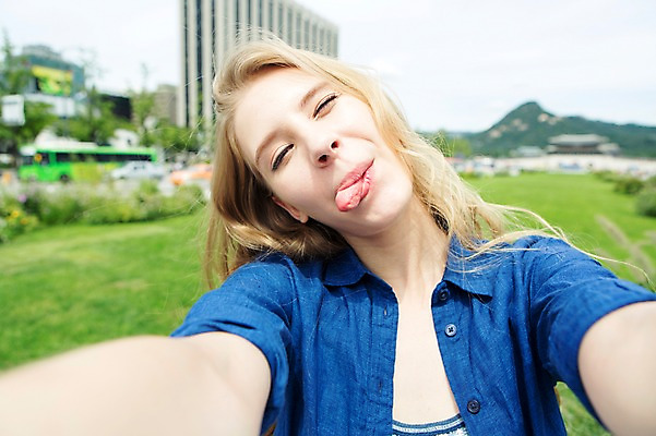 포토 JPG 주간 서양인 외국인 백인 여자 여유 여행 표정 한명 사람 상반신 20대 성인 야외 앞모습 아웃포커스 여행객 즐거움 메롱 광화문 여자만 여자한명만 성인여자만 청년만 청년여자만 성인한명만 청년여자한명만 성인여자한명만 성인만 국내포토 자연요소 1 감정 뷰포인트 모션 한국 촬영기법 인종 청년 랜드마크 파일형식