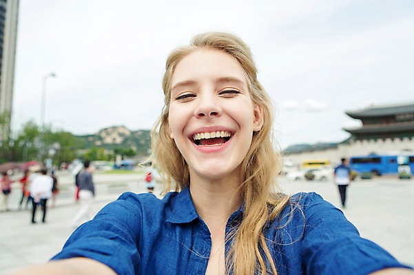 포토 JPG 주간 서양인 외국인 백인 여자 여유 여행 표정 한명 웃음 사람 상반신 20대 성인 야외 앞모습 아웃포커스 여행객 즐거움 광화문 여자만 여자한명만 성인여자만 청년만 청년여자만 성인한명만 청년여자한명만 성인여자한명만 성인만 국내포토 자연요소 1 감정 뷰포인트 한국 촬영기법 인종 청년 랜드마크 파일형식