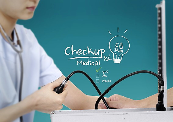 PSD 편집 편집이미지 포토일러 사람 타이포그라피 두명 치료 진료 간호사 디지털합성 혈압계 혈압 이미지편집 문자 의학 의료기기 의료진 파일형식