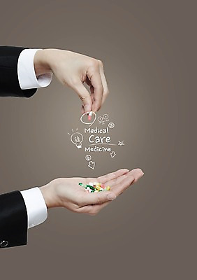 PSD 편집 편집이미지 포토일러 한명 들기 타이포그라피 신체부위 치료 알약 약 디지털합성 이미지편집 문자 1 의학 모션 사람 파일형식