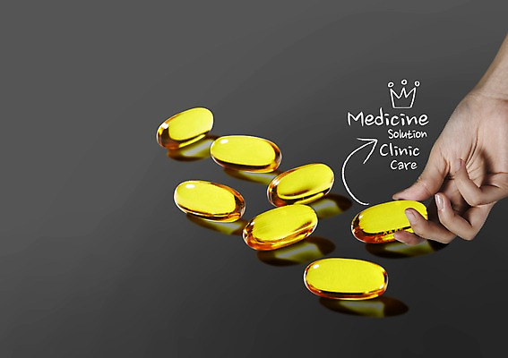 PSD 편집 편집이미지 손 포토일러 한명 타이포그라피 신체부위 치료 알약 약 디지털합성 이미지편집 문자 1 의학 사람 파일형식