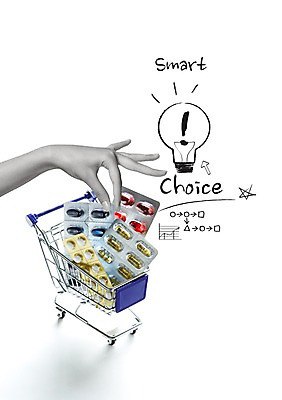 PSD 편집 편집이미지 손 포토일러 한명 타이포그라피 신체부위 치료 알약 약 카트 디지털합성 이미지편집 문자 1 의학 사람 파일형식