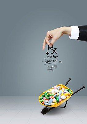 PSD 편집 편집이미지 손 포토일러 한명 타이포그라피 신체부위 치료 알약 약 수레 디지털합성 이미지편집 문자 1 의학 사람 카트 파일형식