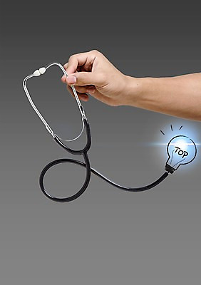 PSD 편집 편집이미지 손 전구 청진기 의료기기 포토일러 한명 타이포그라피 신체부위 치료 디지털합성 이미지편집 문자 1 의학 사람 파일형식