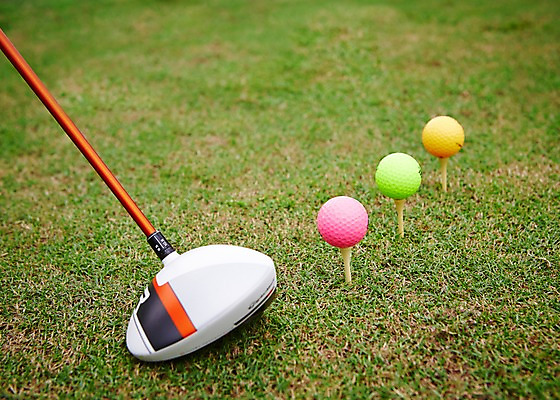 포토 JPG 주간 해외기획촬영 스포츠 2013년태국 골프 모션 골프장 필드 레저 골프공 골프용품 잔디 사람없음 야외 초록색 레포츠 골프채 오브젝트 티샷 국내포토 자연요소 식물 스포츠용품 컬러 공 스포츠시설 구기 파일형식