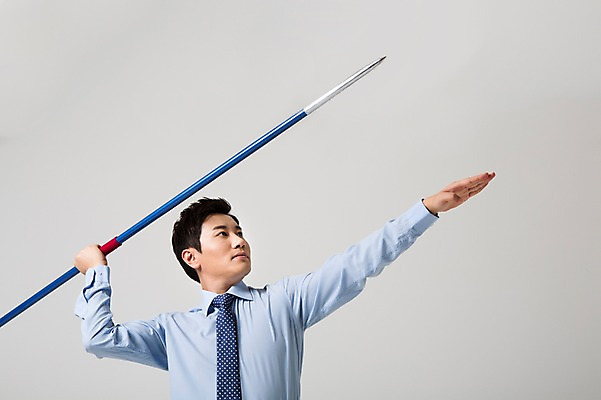 포토 JPG 스튜디오촬영 남자 창 비즈니스 모션 실내 한명 들기 사람 동양인 정장 손짓 상반신 성인 앞모습 30대 한국인 비즈니스맨 창던지기 남자만 남자한명만 성인남자만 성인한명만 성인남자한명만 장년만 장년남자만 장년남자한명만 성인만 국내포토 1 옷 무기 뷰포인트 인종 내부 장년 직장인 파일형식