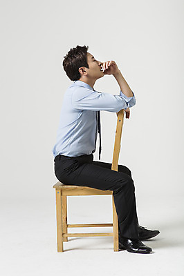 포토 JPG 스튜디오촬영 전신 남자 의자 비즈니스 모션 실내 한명 사람 앉기 동양인 정장 성인 옆모습 30대 턱괴기 한국인 비즈니스맨 고민 남자만 남자한명만 성인남자만 성인한명만 성인남자한명만 장년만 장년남자만 장년남자한명만 성인만 국내포토 1 옷 감정 뷰포인트 가구 인종 내부 장년 직장인 파일형식