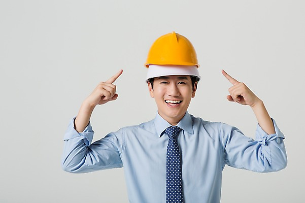 포토 JPG 스튜디오촬영 남자 비즈니스 모션 실내 한명 웃음 안전 사람 동양인 정장 손짓 상반신 성인 앞모습 30대 한국인 가리킴 비즈니스맨 안전모 남자만 남자한명만 성인남자만 성인한명만 성인남자한명만 장년만 장년남자만 장년남자한명만 성인만 국내포토 1 옷 뷰포인트 표정 인종 내부 장년 직장인 헬멧 안전장비 파일형식