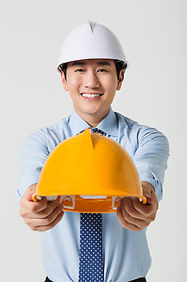 포토 JPG 스튜디오촬영 남자 비즈니스 모션 실내 한명 웃음 들기 안전 사람 동양인 정장 상반신 성인 앞모습 30대 한국인 비즈니스맨 안전모 남자만 남자한명만 성인남자만 성인한명만 성인남자한명만 장년만 장년남자만 장년남자한명만 성인만 국내포토 1 옷 뷰포인트 표정 인종 내부 장년 직장인 헬멧 안전장비 파일형식