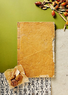 포토 JPG 종이 배경화면 백그라운드 프레임 한글 사람없음 책 약재 한약재 약초 고서 국내포토 문자 유물 약 풀_식물 파일형식