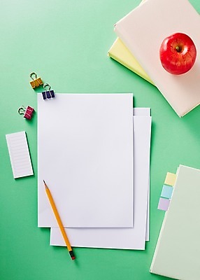 포토 JPG 종이 백그라운드 과일 문구용품 프레임 집게 사람없음 책 연두색 연필 메모지 사과 문서 클립 국내포토 학용품 초록색 필기구 사무용품 오브젝트 파일형식