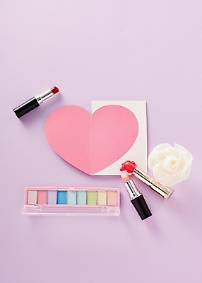 포토 JPG 꽃 분홍색 백그라운드 프레임 사람없음 뷰티 화장품 립스틱 하트 코사지 아이섀도 국내포토 모양 식물 컬러 장신구 파일형식