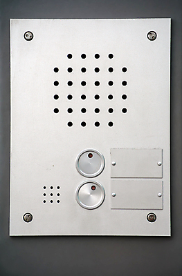 포토 JPG 해외이미지 통신 말하기 대화 안전 사람없음 야외 내부 라벨 금속 공백 듣기 구멍 메시지 보호 입장 시작 보안 전자 언론 시스템 부름 직사각형 목소리 해외202004 해외포토 도형 컨셉 모션 재질 프레임 파일형식 이미지허브