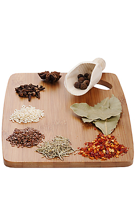 포토 JPG 해외이미지 별 잎 고추 요리 씨앗 사람없음 목재 빨간색 초록색 갈색 주방 숟가락 회색 흰색 공구 양념 구멍 맛 향신료 냄새 깨 로즈메리 찌그러짐 개선 마무리 월계수 해외202004 해외포토 자연요소 나무 식물 컬러 컨셉 채소 식재료 재료 수저 도구 조미료 허브 향미료 파일형식 이미지허브