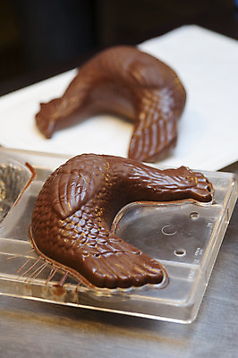 포토 JPG 해외이미지 계절 종교 음식 과일 재료 휴가 디저트 부활절 건조 사탕 선물 사람없음 장식 갈색 과자 초콜릿 계란 축제 어둠 놀람 이탈리아 우유 견과류 축하 토끼 4월 심볼 아몬드 코코아 개암 해외202004 해외포토 기념일 열매 감정 유럽 음료 컬러 컨셉 포유류 유제품 표정 반려동물 알 날짜 파일형식 이미지허브