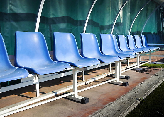 포토 JPG 해외이미지 스포츠 운동화 밭 벤치 의자 사람없음 초록색 축구 경쟁 경기장 게임 해외202004 해외포토 컬러 가구 신발 컨셉 농업 스포츠시설 놀이 구기 파일형식 이미지허브