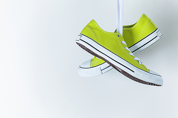 포토 JPG 해외이미지 디자인 옷 선 벽 스포츠 백그라운드 운동화 신발 컨셉 추상 매달리기 건강 미술 사람없음 초록색 유행 검은색 흰색 쌍 클래식 가죽 복고 캔버스 고무 옛날 중고 스타일 해외202004 해외포토 컬러 무늬 모션 문화예술 파일형식 이미지허브