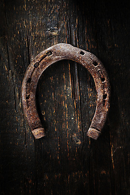 포토 JPG 해외이미지 곡선 사람없음 목재 금속 수확 시골 행운 철 심볼 오브젝트 부식 서쪽 옛날 편자 해외202004 해외포토 나무 선 컨셉 농업 재료 재질 방향 말발굽 파일형식 이미지허브