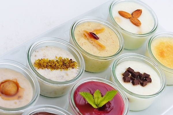 포토 JPG 해외이미지 실내 종류 사람없음 여러개 다양 흰배경 일렬 푸딩 해외202004 해외포토 다수 백그라운드 디저트 내부 흰색 파일형식 이미지허브