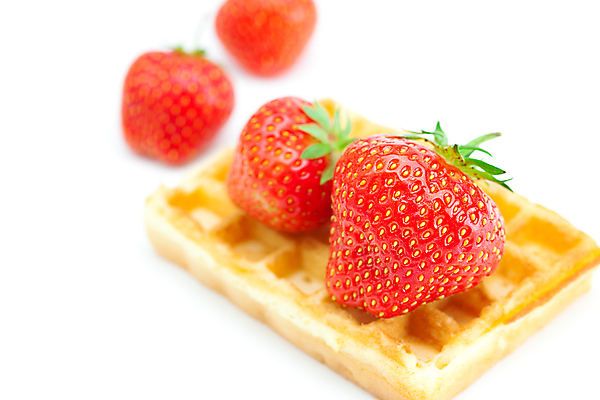 포토 JPG 해외이미지 열매 음식 조각 과일 자연 딸기 아침 디저트 요리 사람없음 장식 가로 빨간색 컬러풀 식당 흰색 신선 고명 황금 달콤 아침식사 설탕 먹기 슛 와플 고립 페스츄리 해로움 해외202004 해외포토 주간 식물 빵 컬러 컨셉 모션 상점 식사 맛 생태계 파일형식 이미지허브