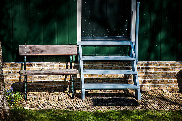 포토 JPG 해외이미지 신발 창문 주택 사람없음 목재 초록색 물 문 계단 작음 네덜란드 그림 셔터 입력 해외202004 해외포토 자연요소 나무 유럽 컬러 재료 건물 크기 파일형식 이미지허브