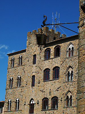 포토 JPG 해외이미지 벽 조각 창문 거리 주택 사람없음 환경 탑 이탈리아 골동품 바위 도시 중세 심볼 아치 좁은 구시가지 옛날 토스카나 해외202004 해외포토 건축물 유럽 건물 돌_바위 역사 파일형식 이미지허브