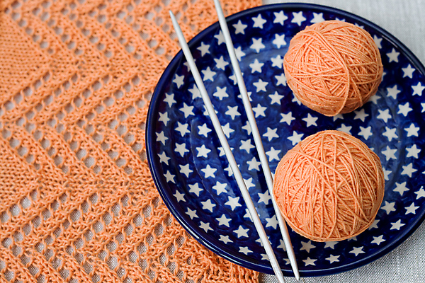 포토 JPG 해외이미지 그릇 접시 별 밧줄 패턴 오렌지 공 가족 주택 취미 사람없음 파란색 어둠 고요 덮개 업무 뜨개질 달콤 큼 만족 복숭아 실타래 전국 안락 해외202004 해외포토 자연요소 식기 감정 줄 컬러 컨셉 무늬 과일 관계 건물 뚜껑 작업 맛 크기 파일형식 이미지허브