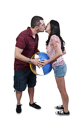 포토 JPG 해외이미지 라이프스타일 커플 여자 행복 여행 공 관계 놀이 휴가 키스 함께함 건강 사랑 사람 성인 두명 우정 던지기 해외202004 해외포토 감정 컨셉 모션 생활 친구 애정표현 파일형식 이미지허브