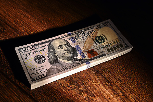 포토 JPG 해외이미지 종이 백그라운드 컨셉 지폐 돈 비즈니스 탁자 성공 사람없음 목재 초록색 금융 세일 쌓기 우주 달러 미국 저축 재산 큼 심볼 오브젝트 사인 투자 결제 이익 뇌물 계산서 빚 많음 해외202004 해외포토 나무 컬러 가구 북아메리카 재료 모션 경제 크기 파일형식 이미지허브