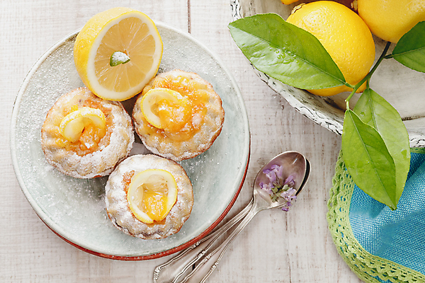 포토 JPG 해외이미지 전통 음식 아침 디저트 부활절 덴마크 요리 사람없음 장식 과자 케이크 얼음 식사 빵집 미니어처 껍질 대접 반지 달콤 아침식사 설탕 굽기 먹기 레몬 허브 크림 퍼프 라임 칼로리 파운드 요거트 스펀지 프랑스어 미니 번 부스러기 페스츄리 핸드메이드 해외202004 해외포토 주간 자연요소 식물 문자 기념일 빵 돈 과일 장신구 모션 유제품 북유럽 모형 상점 맛 구이 파일형식 이미지허브